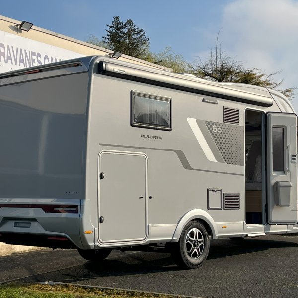 Champion Caravanes et Camping Car MATRIX 650 DC 60th Adria
