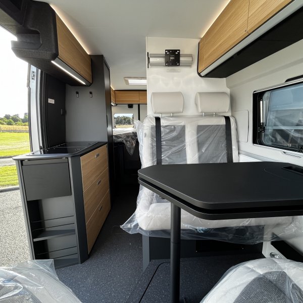 Champion Caravanes et Camping Car TWIN 640 SLB 60th Adria