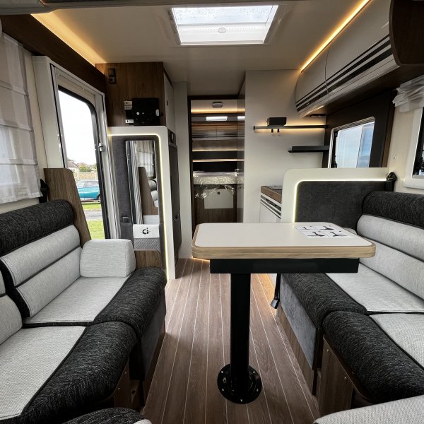 Champion Caravanes et Camping Car MAGIS 67 C.I.