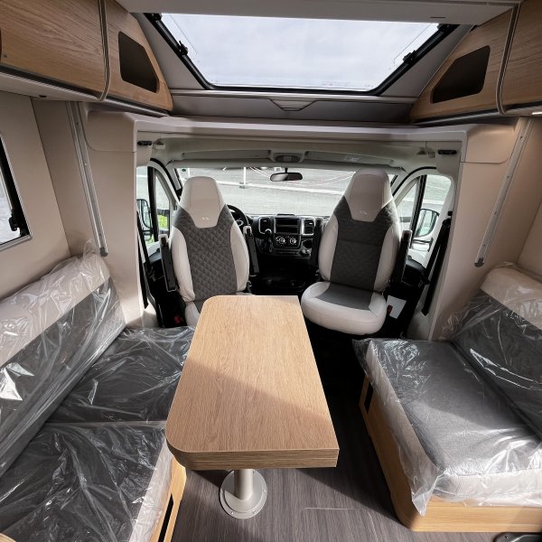 Champion Caravanes et Camping Car MATRIX 650 DL 60th Adria