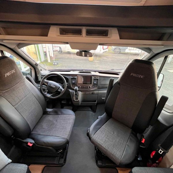 Champion Caravanes et Camping Car PILOTE ATLAS 696 G Pilote