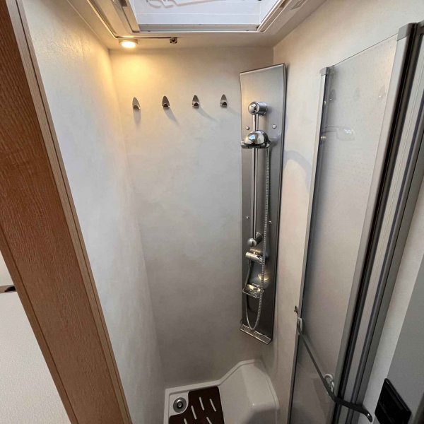 Champion Caravanes et Camping Car PILOTE ATLAS 696 G Pilote