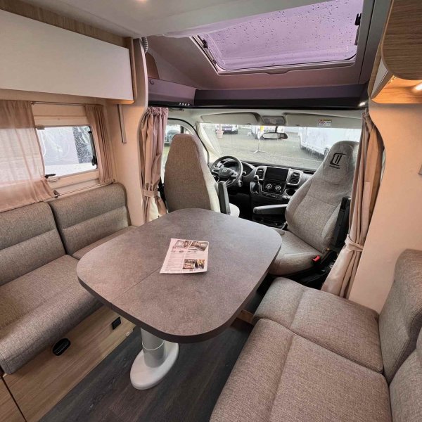 Champion Caravanes et Camping Car CHALLENGER 318 ANNIVERSAIRE Challenger