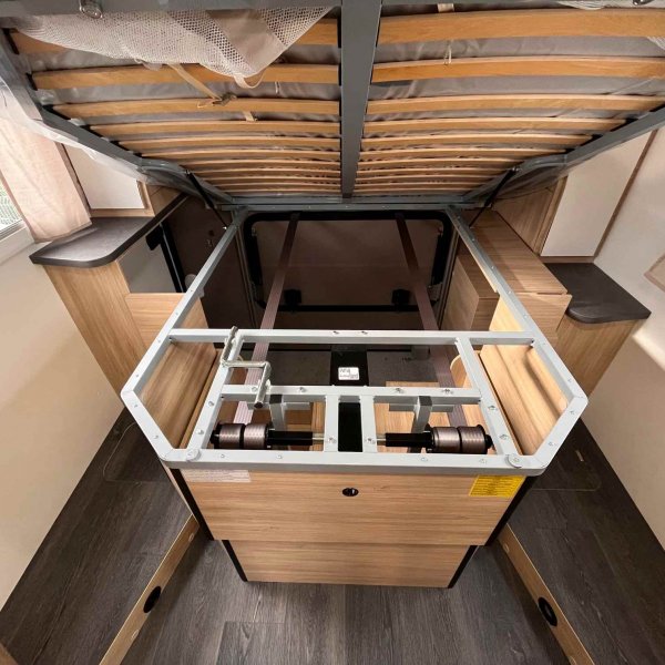 Champion Caravanes et Camping Car CHALLENGER 318 ANNIVERSAIRE Challenger