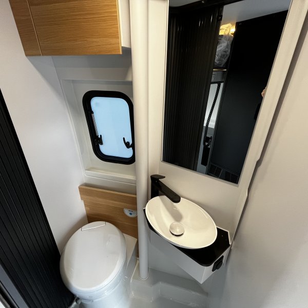 Champion Caravanes et Camping Car TWIN 640 SGX 60th Adria