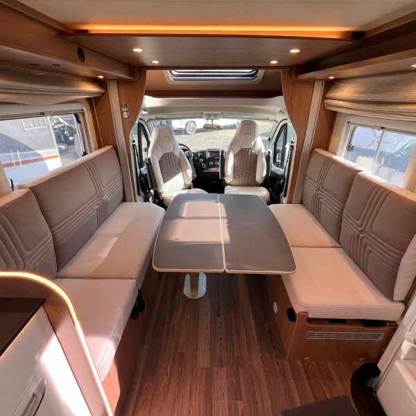 Champion Caravanes et Camping Car LYSEO 684 G Burstner