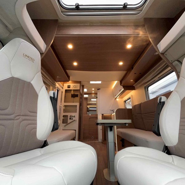 Champion Caravanes et Camping Car LYSEO 684 G Burstner