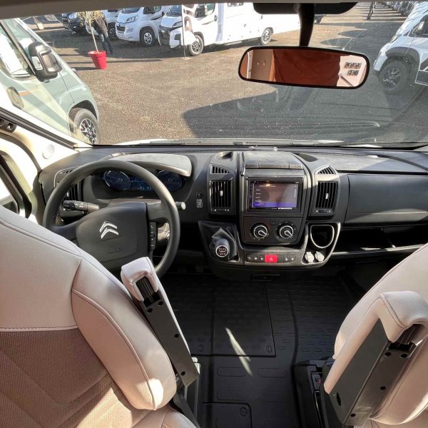 Champion Caravanes et Camping Car LYSEO 684 G Burstner