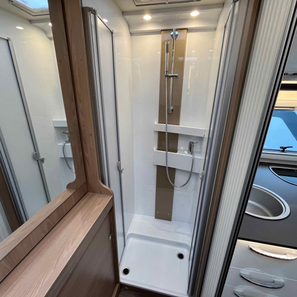 Champion Caravanes et Camping Car LYSEO 684 G Burstner