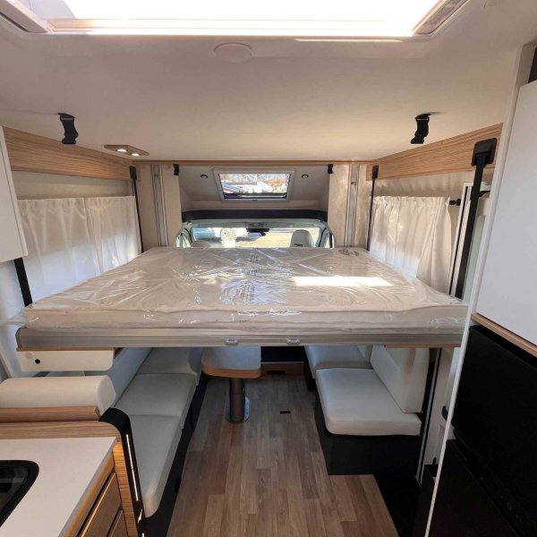 Champion Caravanes et Camping Car P 690 Pilote