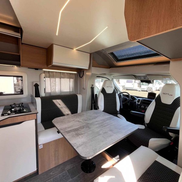 Champion Caravanes et Camping Car GIOTTILINE TOSCAN 74 NF Giottiline