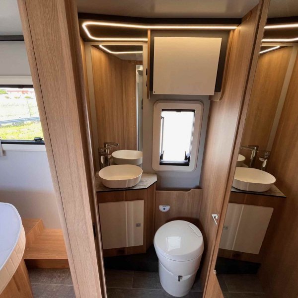 Champion Caravanes et Camping Car GIOTTILINE TOSCAN 74 NF Giottiline