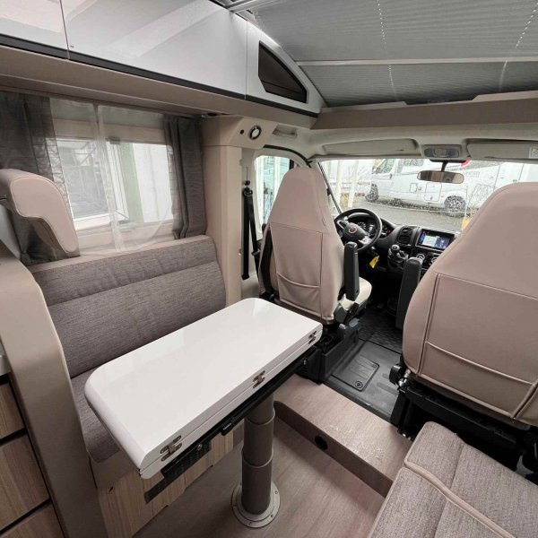 Champion Caravanes et Camping Car COMPACT DL Adria