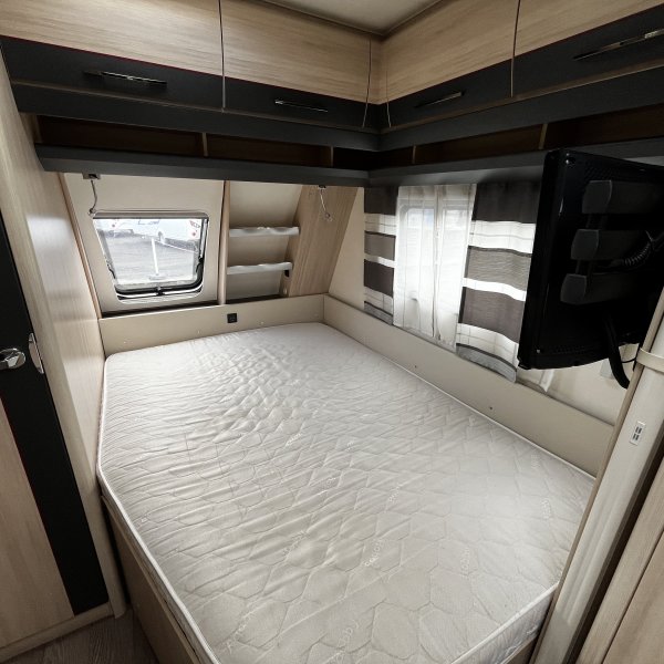 Champion Caravanes et Camping Car De Luxe Edition 460 UFe Hobby