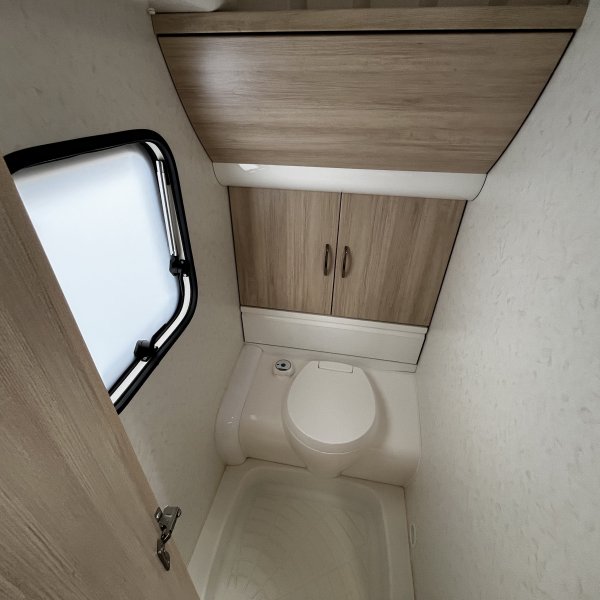 Champion Caravanes et Camping Car De Luxe Edition 460 UFe Hobby