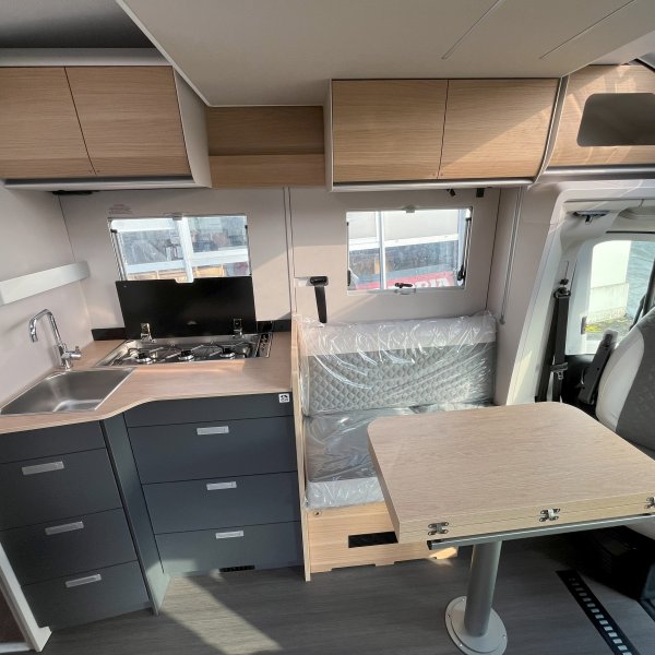 Champion Caravanes et Camping Car MATRIX 650 DC 60th Adria