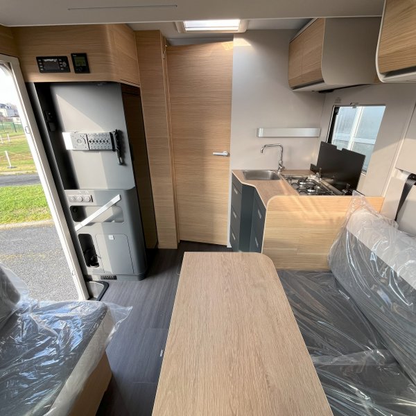 Champion Caravanes et Camping Car MATRIX 650 DC 60th Adria