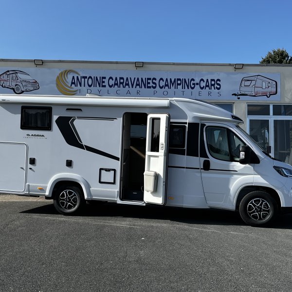 Champion Caravanes et Camping Car COMPACT DC Adria
