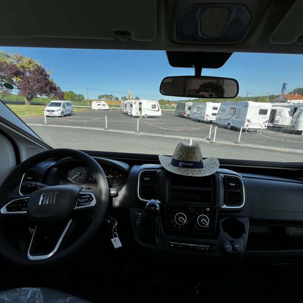 Champion Caravanes et Camping Car COMPACT DC Adria