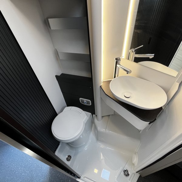 Champion Caravanes et Camping Car COMPACT DC Adria