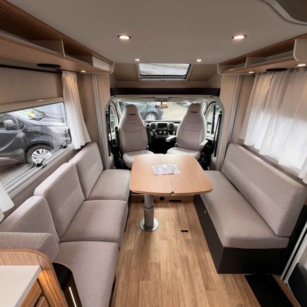 Champion Caravanes et Camping Car P620 EXPRESSION Pilote